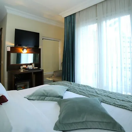 Tria Elegance 4*