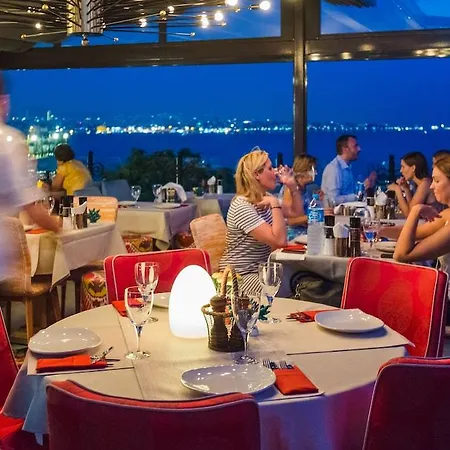 Hotel Tria Elegance