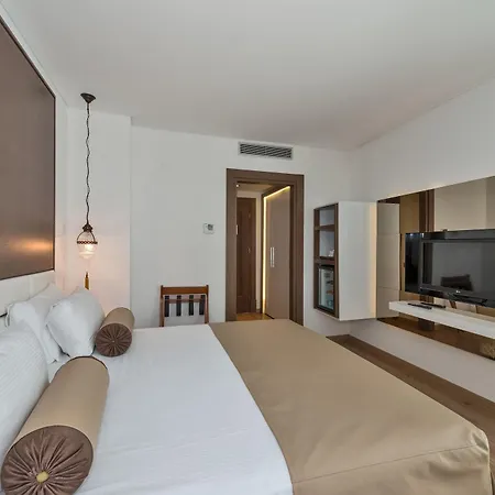 Hotel Dora