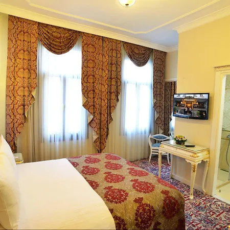 By Murat Crown Taksim Hotel