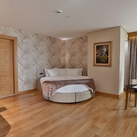 Queen & Otel 4*