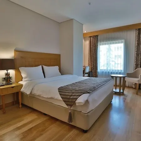 Hotel Queen & 4*
