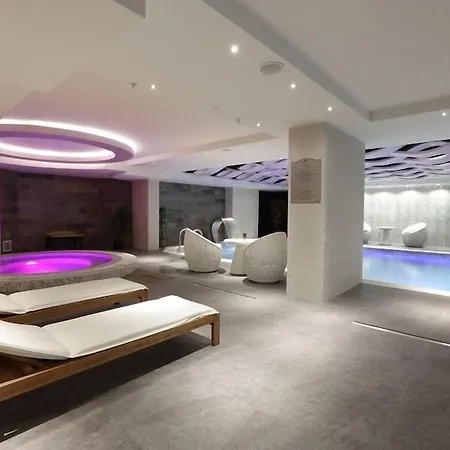 Queen & 4* Istanbul