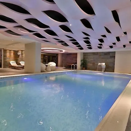 Hotel Queen & 4*