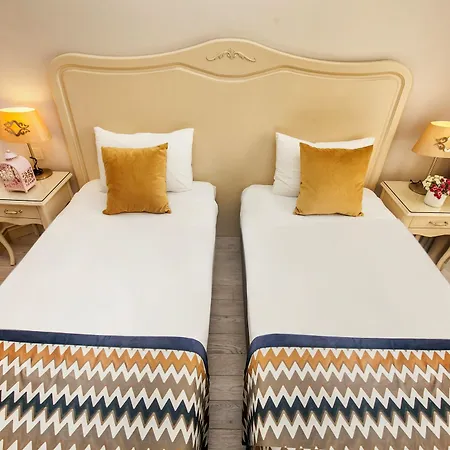 Raymond Old City 4*