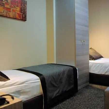 Sinem & Old Hotel Istanbul