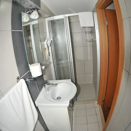 Palace Point Hotel 2*