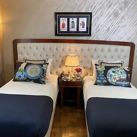 Hotel Four Doors