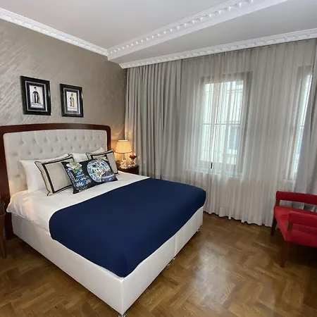 Hotel Four Doors