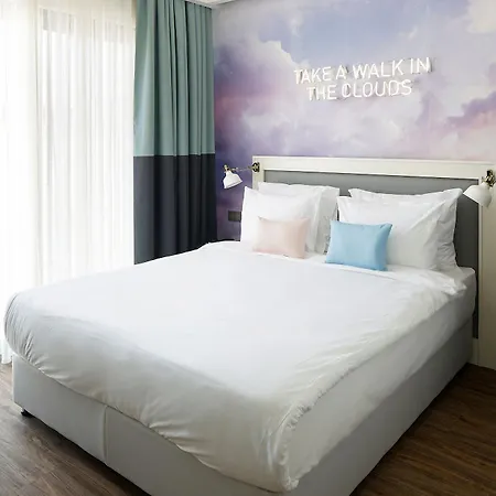 Cloud7 Hotel