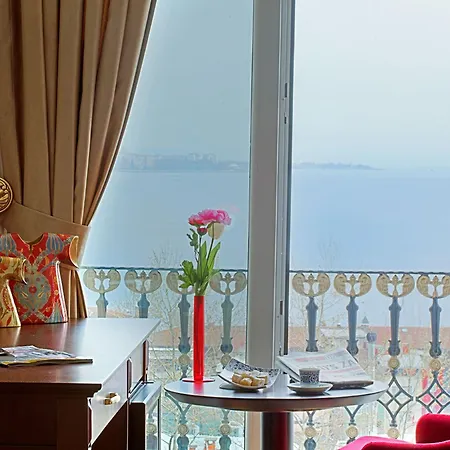 The Magnaura Palace Hotel