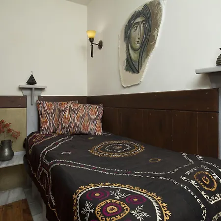 Hotel Empress Zoe 2*