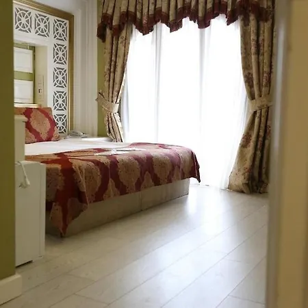 Queens Land Hotel Istanbul