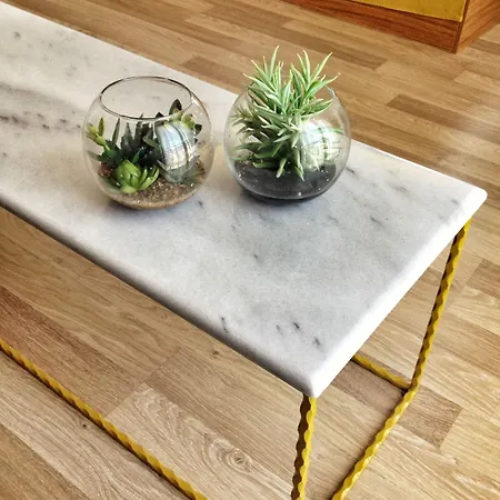 Almond Hill Apartment *