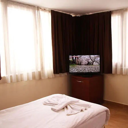 Hotel Real Life 2*