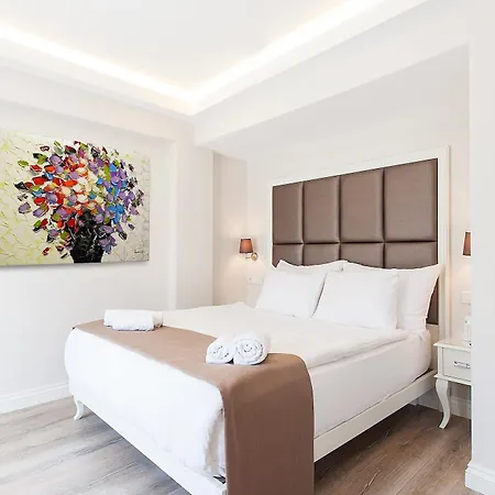 Perla Galata 3*