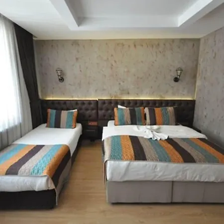 Retropera Otel