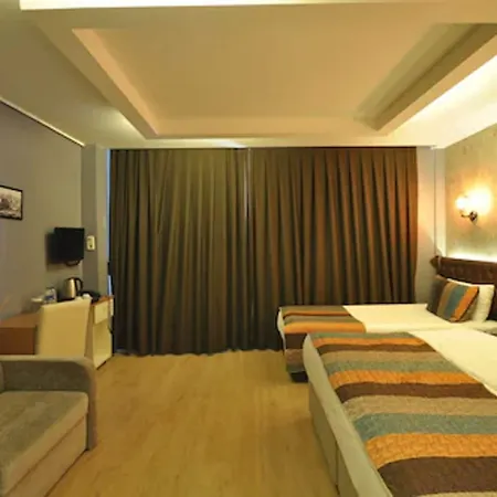 Retropera Otel