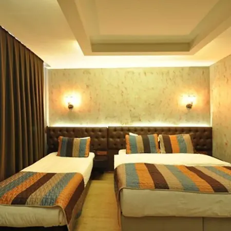 Retropera Otel 2*