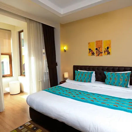 Retropera Otel 2*