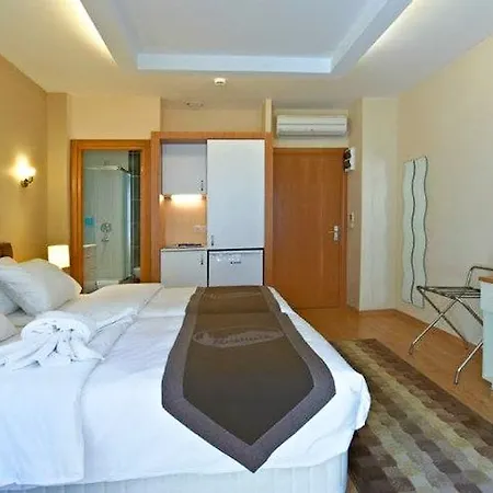 Retropera Otel