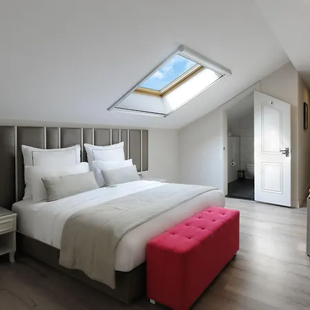 Le Petit Hotel