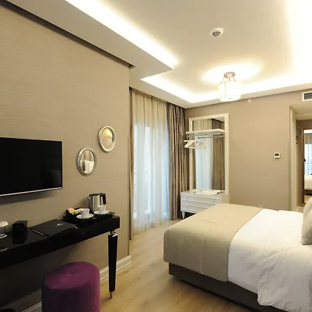 Le Petit Hotel