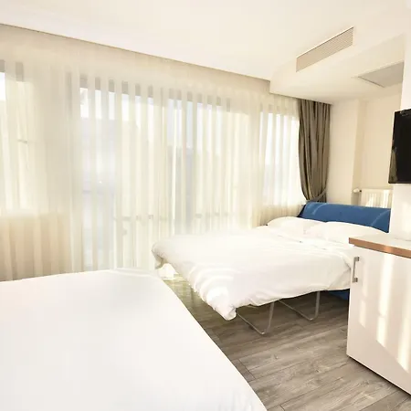 Elanaz Hotel 3*