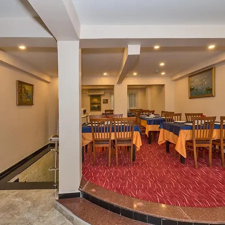 Maral Otel