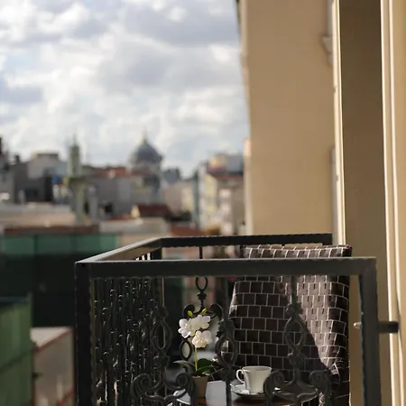 Le Petit Hotel