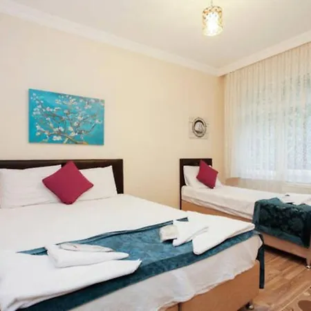 Divan Wooden Bed & Breakfast *