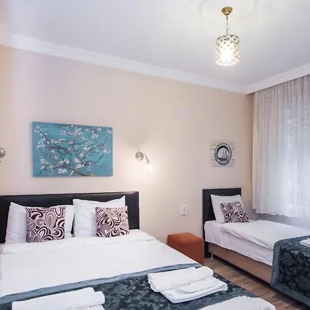 Divan Wooden Bed & Breakfast