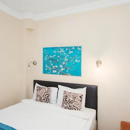 Bed & Breakfast Divan Wooden