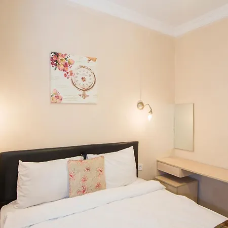 Bed & Breakfast Divan Wooden *