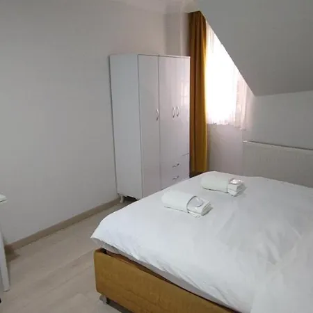 Sunset Apartment *
