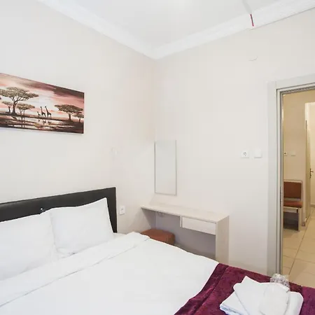 Divan Wooden Bed & Breakfast *
