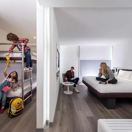 Hotel Yotelair Airport, Duty Free - International Transit Area