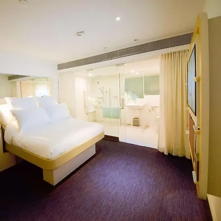 Yotelair Airport, Duty Free - International Transit Area 3*