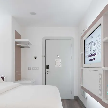 Hotel Yotelair Airport, Duty Free - International Transit Area 3*