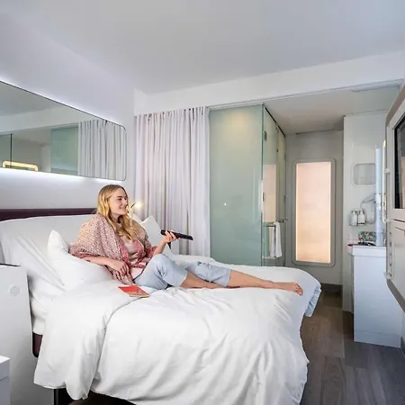 Hotel Yotelair Airport, Duty Free - International Transit Area