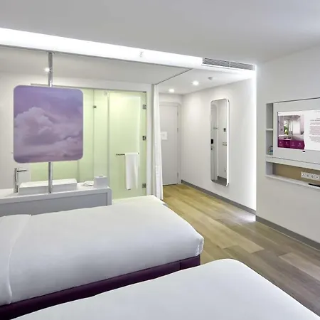 Hotel Yotelair Airport, Duty Free - International Transit Area