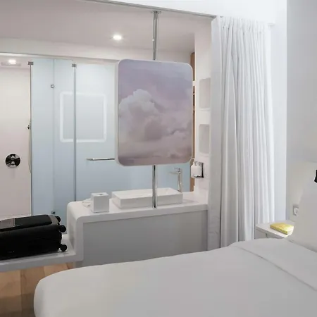 Hotel Yotelair Airport, Duty Free - International Transit Area