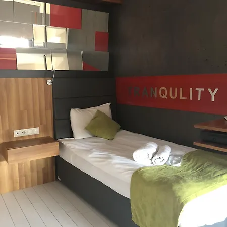 Aparthotel Black 2*