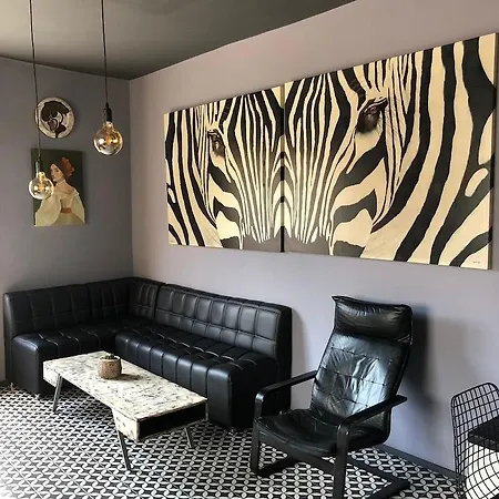 Black Aparthotel 2*