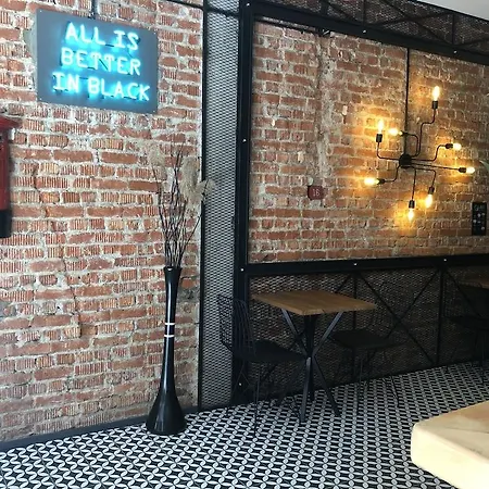 Black 2* Istanbul