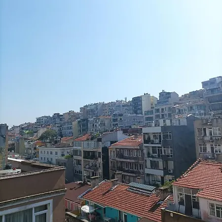 Appartement Taksimde Harika Terasli Kismi Deniz Manzarali Daire *