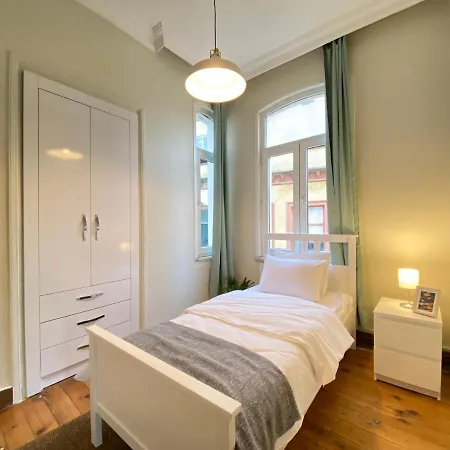 Appartement Building Near Galata Tower With Great View In Beyoglu Istambul