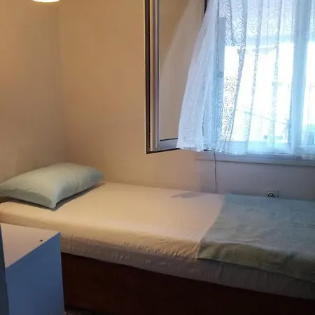 Taksimde Harika Terasli Kismi Deniz Manzarali Daire