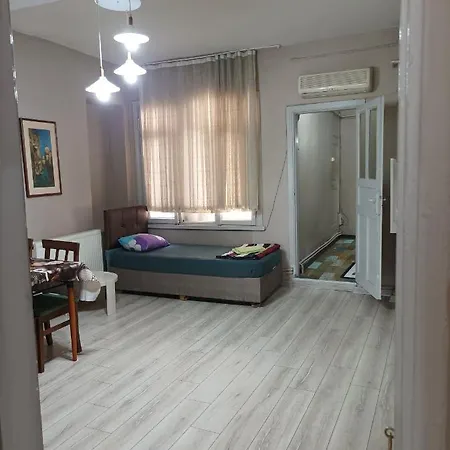 Retro & Wood Apartment