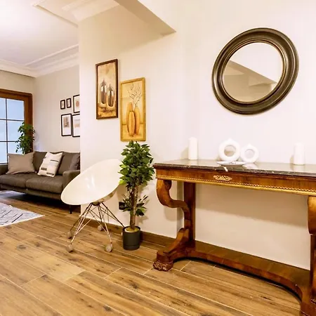 Spacious And Comfy 2br In The Heart Of Cihangir *